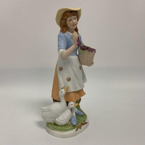 Vintage homco porcelain figurine Lady with Grape basket and ducks in A Hat - Picture 11 of 12